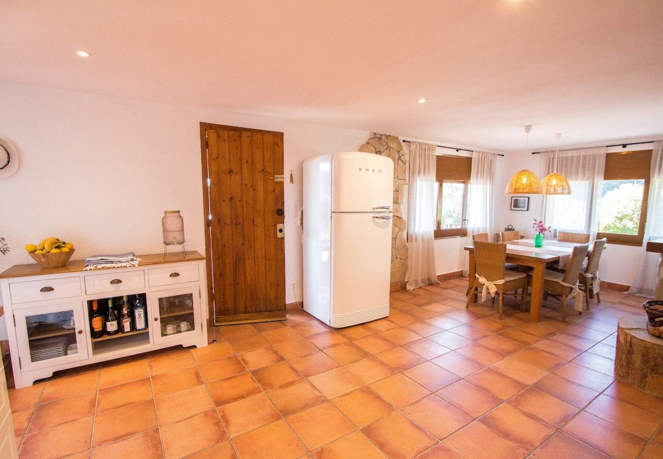 Villa in Sant Cebrià de Vallalta - Sophisticated elegance and views close to BCN!