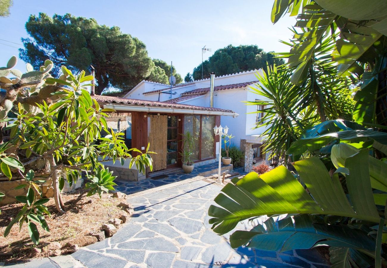 Villa in Sant Cebrià de Vallalta - Sophisticated elegance and views close to BCN!