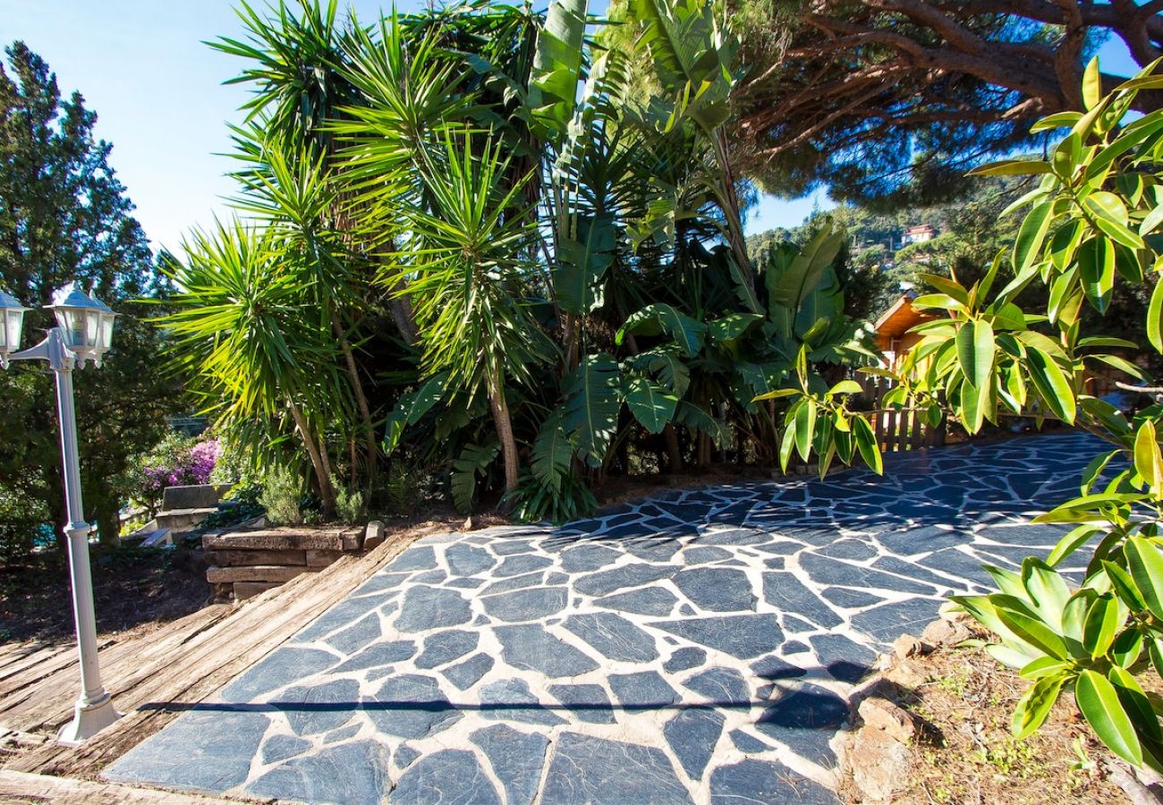 Villa in Sant Cebrià de Vallalta - Sophisticated elegance and views close to BCN!