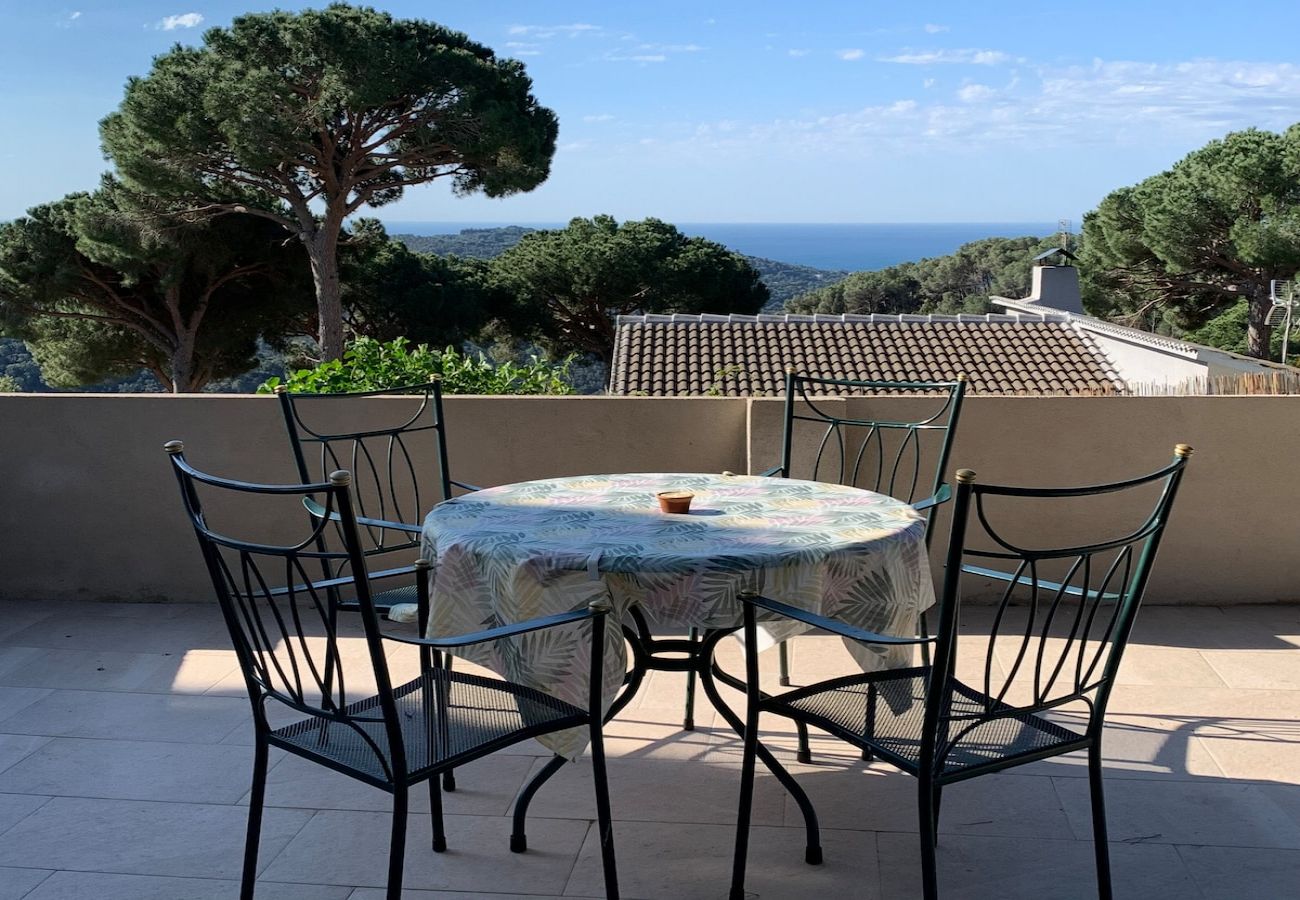 Villa in Sant Cebrià de Vallalta - Sophisticated elegance and views close to BCN!