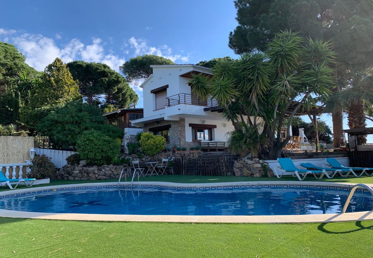Villa in Sant Cebrià de Vallalta - Sophisticated elegance and views close to BCN!