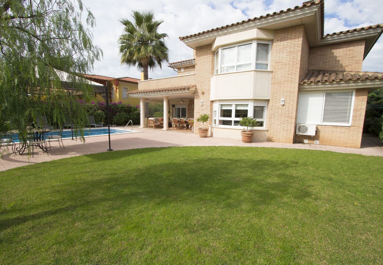 Villa in Reus - Port Aventura,Golf, Costa Dorada at your doorstep