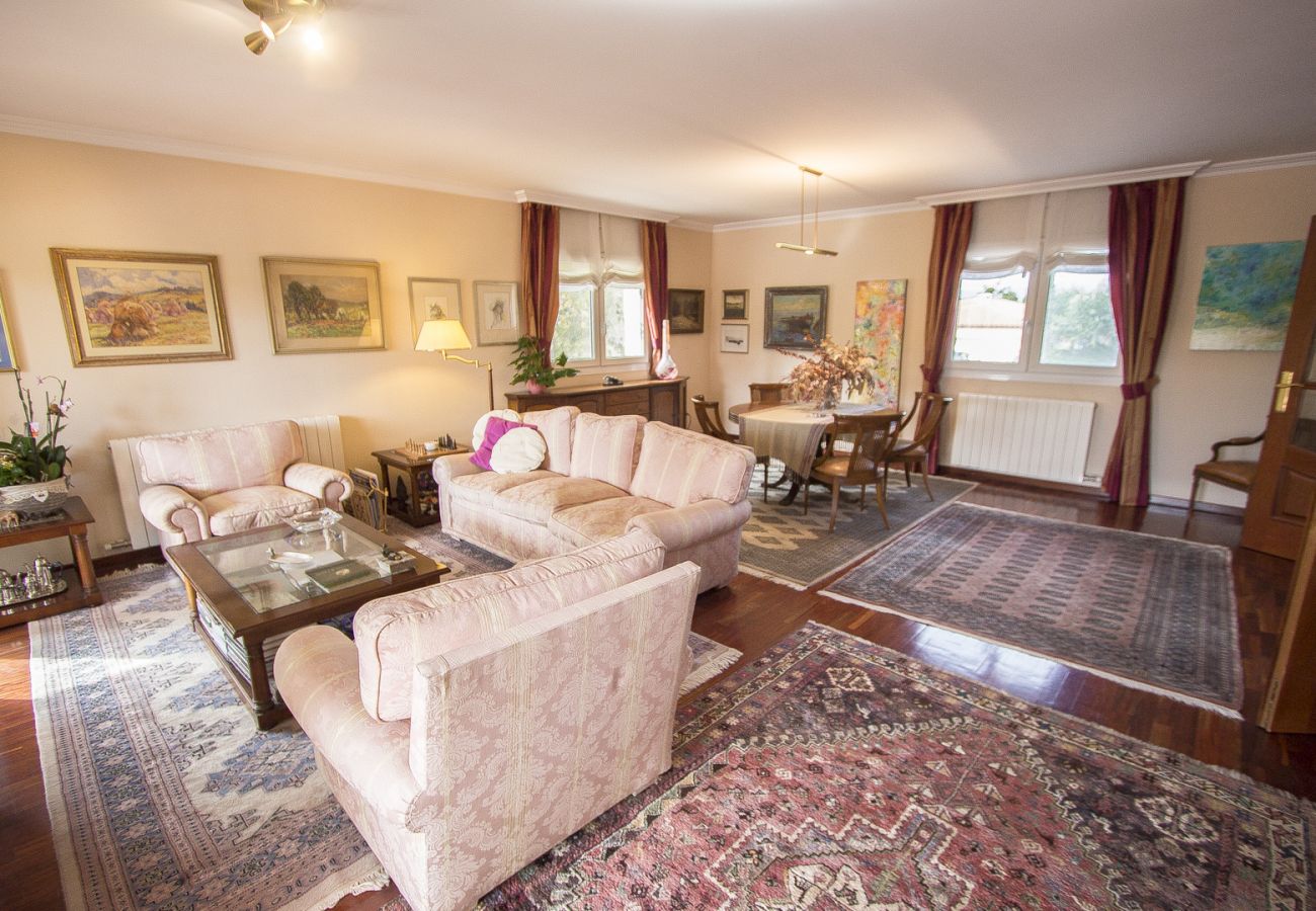 Villa in Reus - Villa Reus: Port Aventura, Golf & Costa Dorada