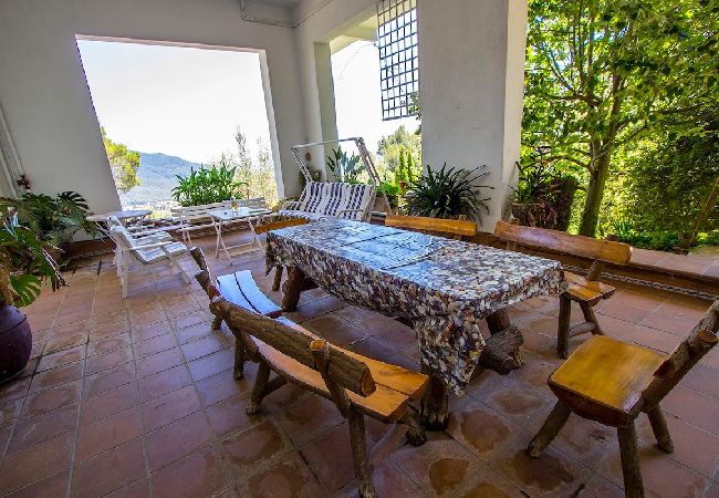 Villa in Castellar del Vallés - Mountain Escape w/ stunning views 40 km to Barna! Villa in Castellar del Vallés - Mountain Escape w/ stunning views 40 km to Barna!