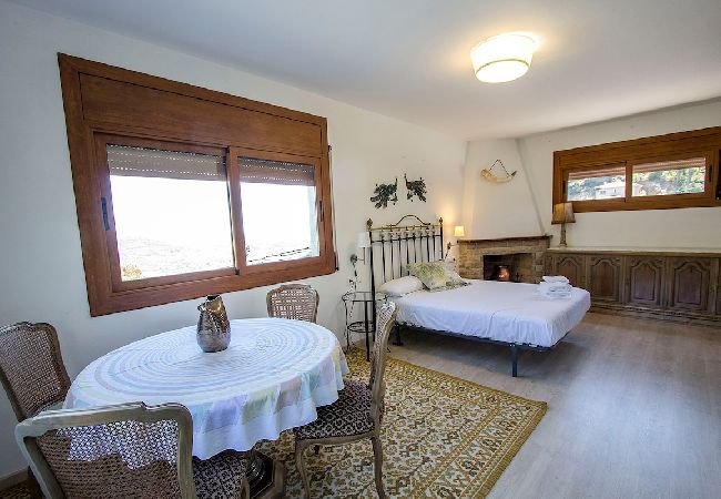 Villa in Castellar del Vallés - Mountain Escape w/ stunning views 40 km to Barna! Villa in Castellar del Vallés - Mountain Escape w/ stunning views 40 km to Barna!