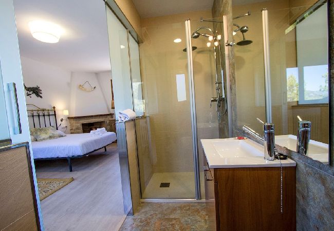 Villa in Castellar del Vallés - Mountain Escape w/ stunning views 40 km to Barna! Villa in Castellar del Vallés - Mountain Escape w/ stunning views 40 km to Barna!