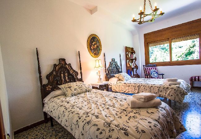 Villa in Castellar del Vallés - Mountain Escape w/ stunning views 40 km to Barna! Villa in Castellar del Vallés - Mountain Escape w/ stunning views 40 km to Barna!