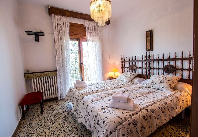 Villa in Castellar del Vallés - Mountain Escape w/ stunning views 40 km to Barna! Villa in Castellar del Vallés - Mountain Escape w/ stunning views 40 km to Barna!