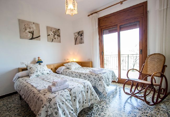 Villa in Castellar del Vallés - Mountain Escape w/ stunning views 40 km to Barna! Villa in Castellar del Vallés - Mountain Escape w/ stunning views 40 km to Barna!