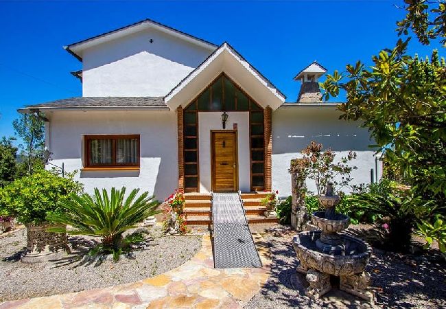 Villa in Castellar del Vallés - Mountain Escape w/ stunning views 40 km to Barna! Villa in Castellar del Vallés - Mountain Escape w/ stunning views 40 km to Barna!