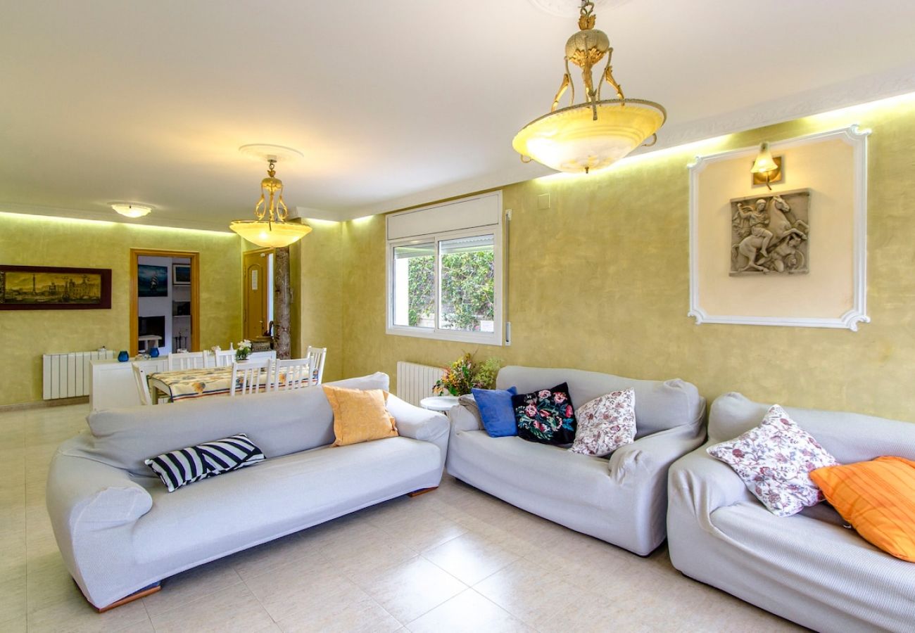Villa in Cunit -  Costa Dorada Paradise, 2 km from beach!