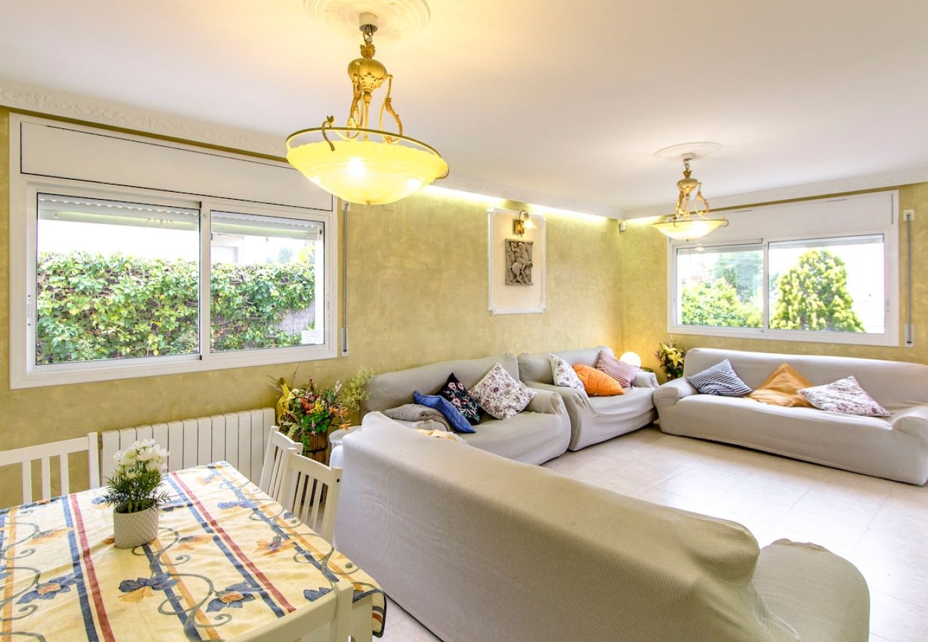 Villa in Cunit -  Costa Dorada Paradise, 2 km from beach!