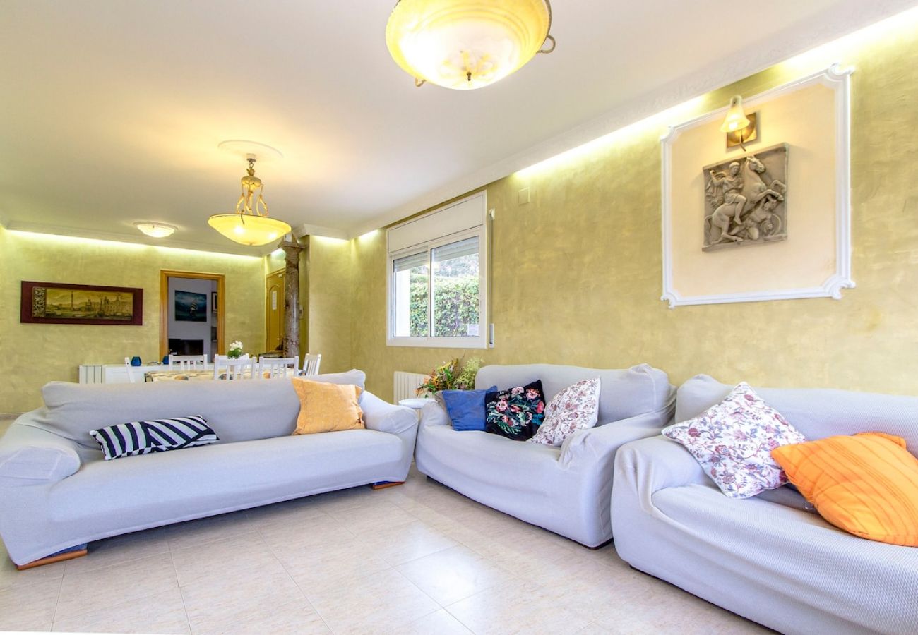 Villa in Cunit -  Costa Dorada Paradise, 2 km from beach!
