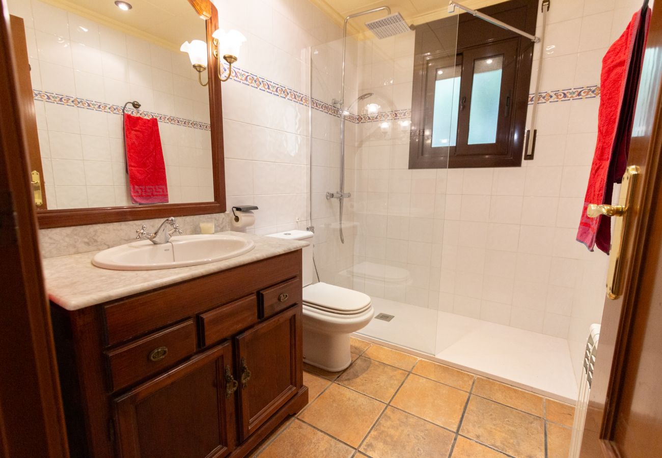 Villa in Vacarisses - Peaceful Perfection - only 30km from Barcelona!
