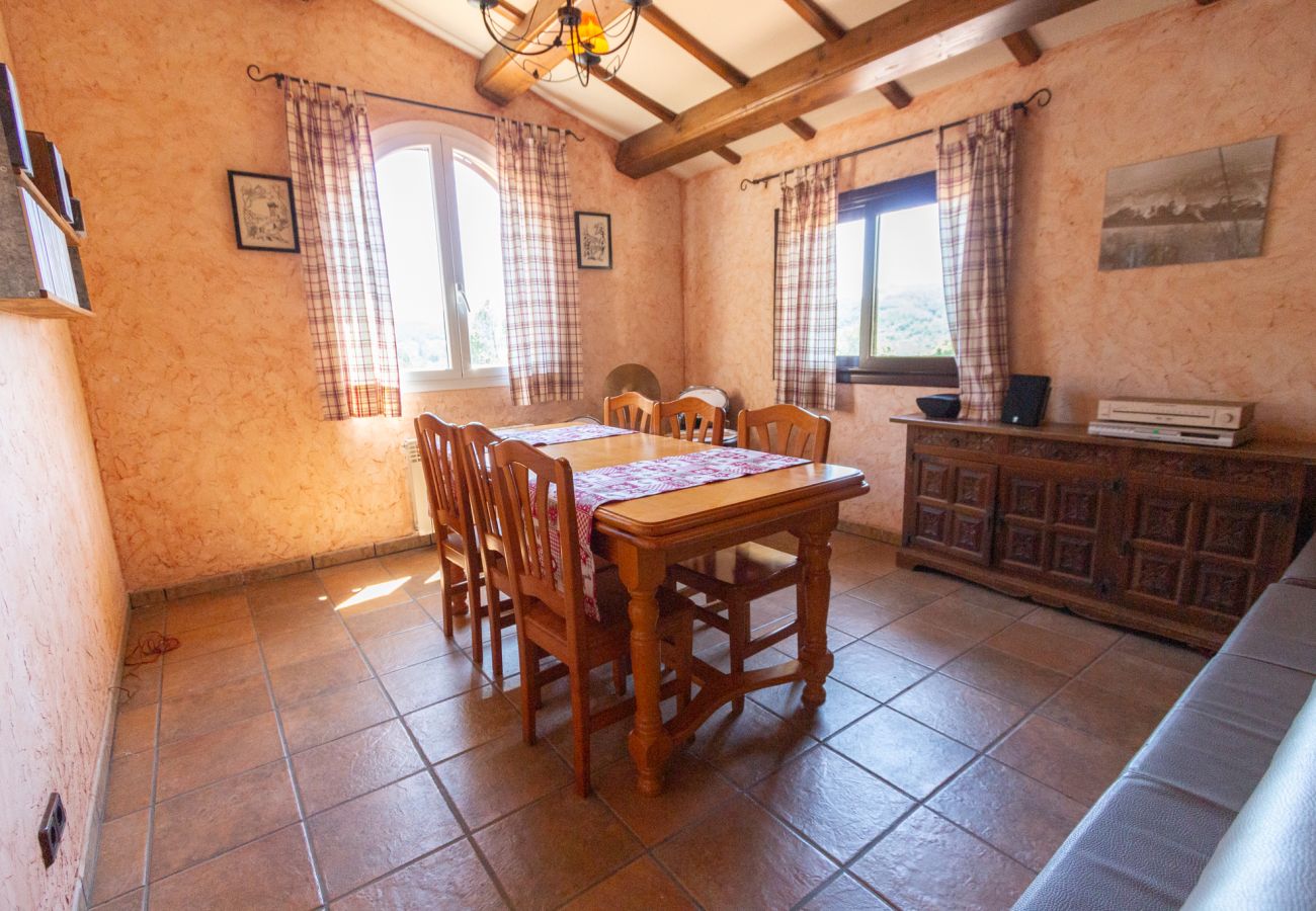 Villa in Vacarisses - Peaceful Perfection - only 30km from Barcelona!