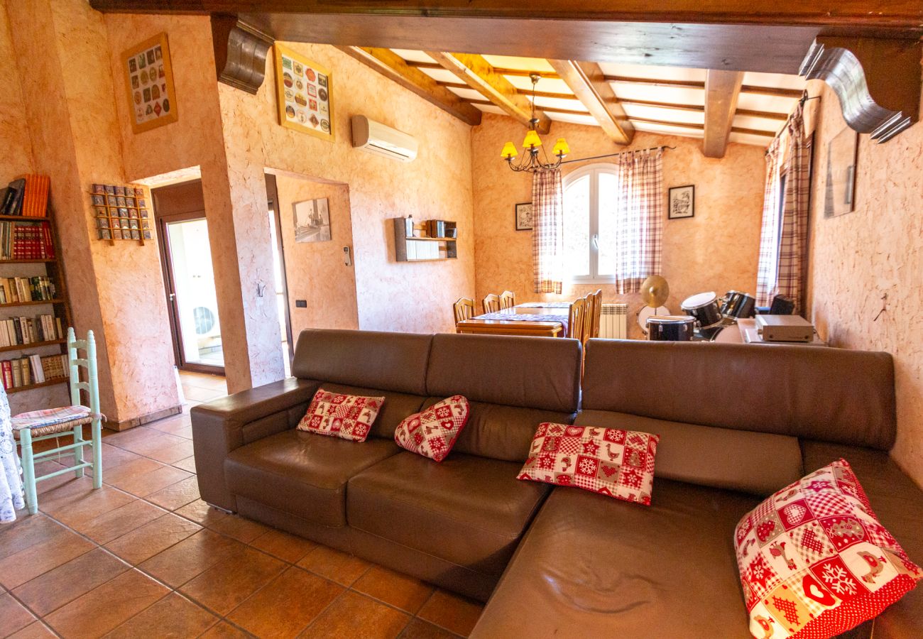Villa in Vacarisses - Peaceful Perfection - only 30km from Barcelona!