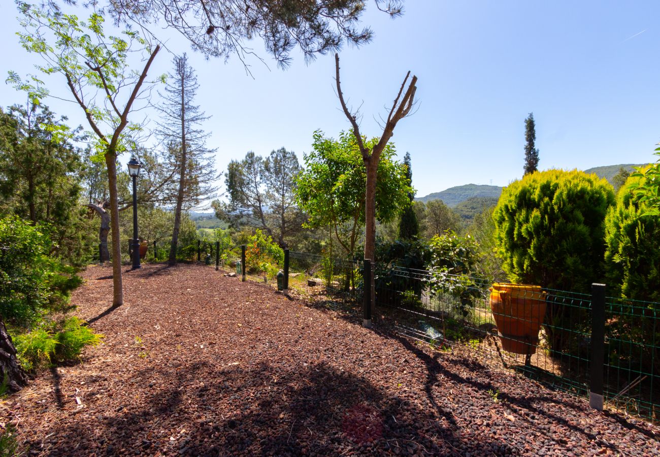 Villa in Vacarisses - Peaceful Perfection - only 30km from Barcelona!