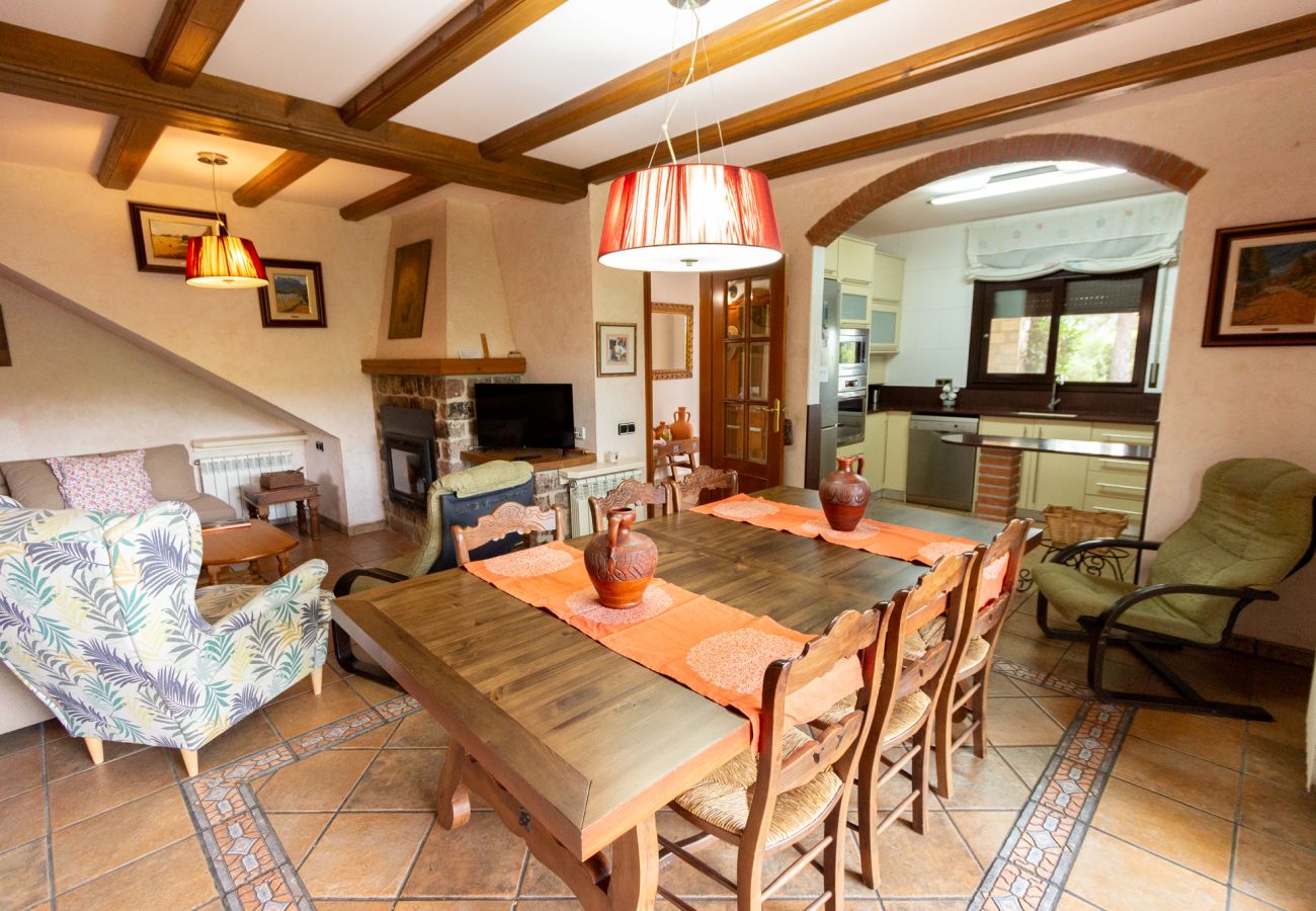Villa in Vacarisses - Peaceful Perfection - only 30km from Barcelona!
