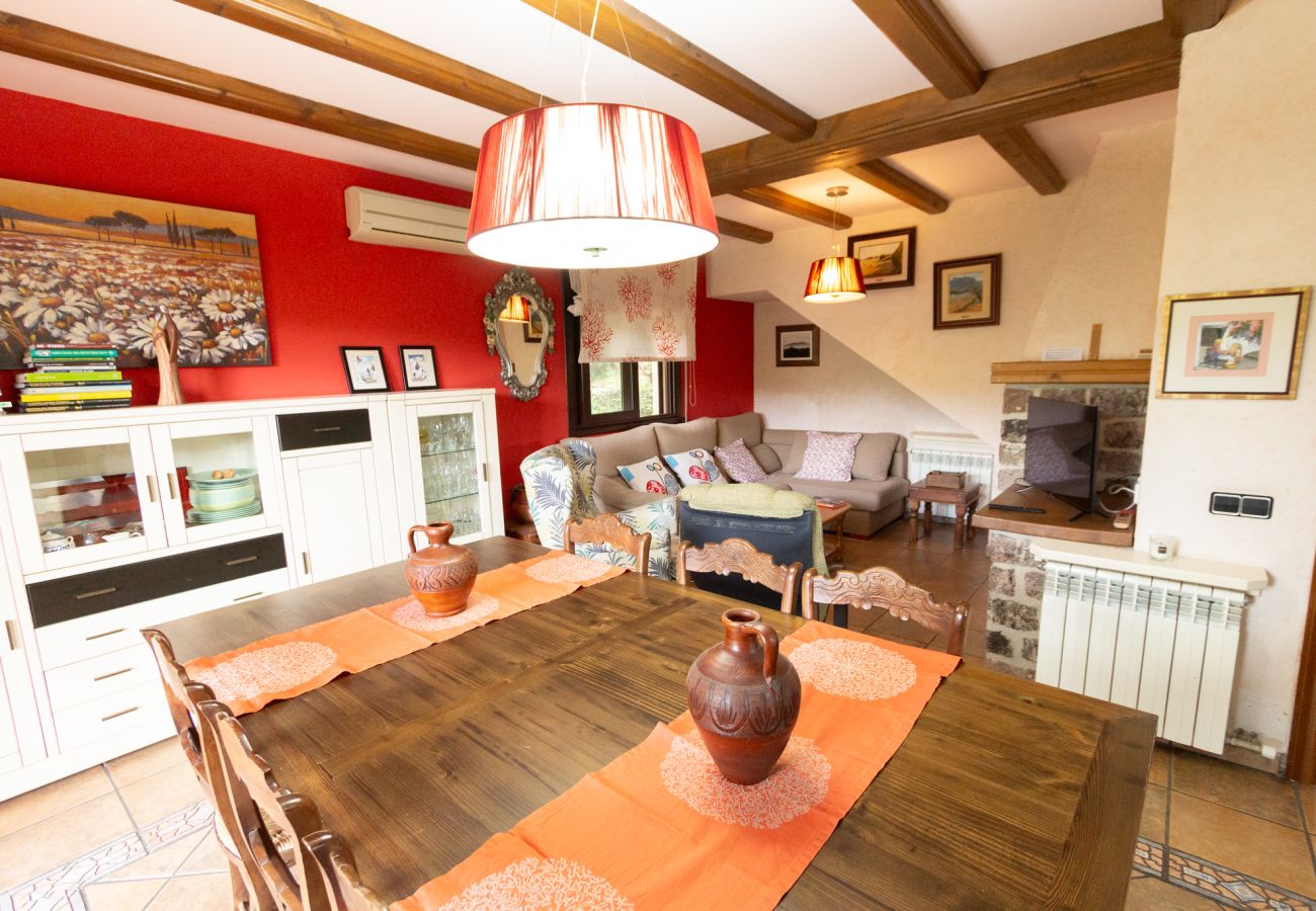Villa in Vacarisses - Peaceful Perfection - only 30km from Barcelona!