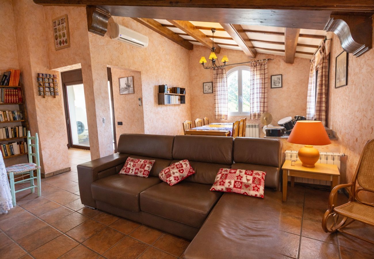 Villa in Vacarisses - Peaceful Perfection - only 30km from Barcelona!