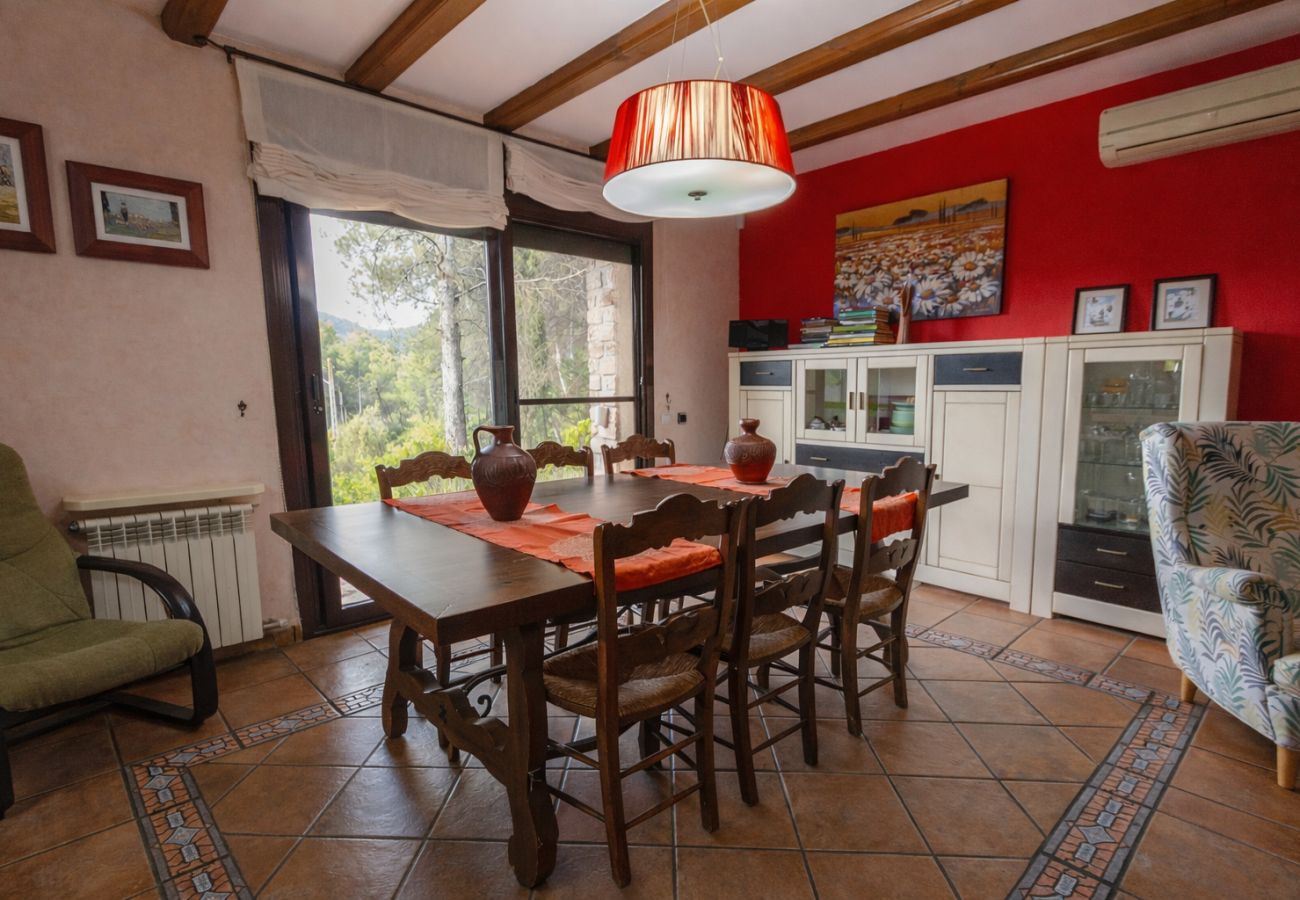 Villa in Vacarisses - Peaceful Perfection - only 30km from Barcelona!