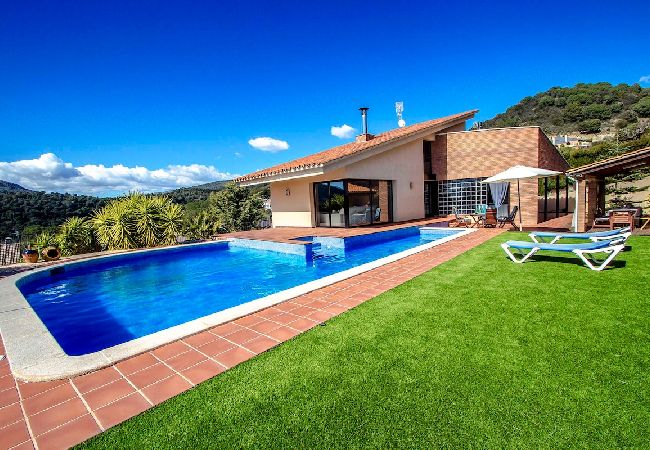 Villa/Dettached house in Caldes De Montbui - Stunning modern villa - just half hour to Barcelona!