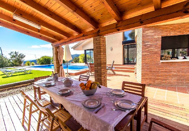 Villa in Caldes De Montbui - Stunning modern villa - just half hour to Barcelona! Villa in Caldes De Montbui - Stunning modern villa - just half hour to Barcelona!