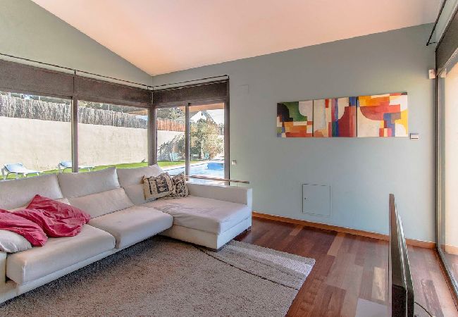 Villa in Caldes De Montbui - Stunning modern villa - just half hour to Barcelona! Villa in Caldes De Montbui - Stunning modern villa - just half hour to Barcelona!