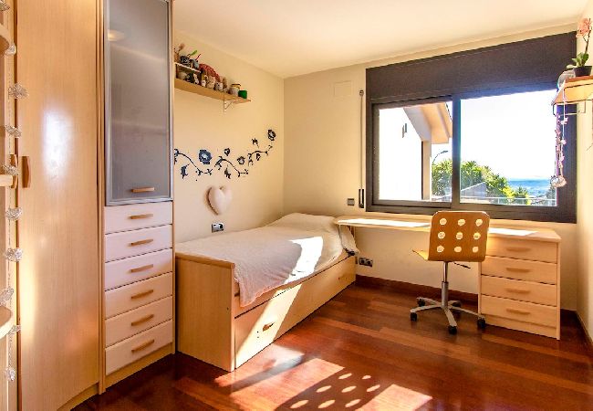 Villa in Caldes De Montbui - Stunning modern villa - just half hour to Barcelona! Villa in Caldes De Montbui - Stunning modern villa - just half hour to Barcelona!