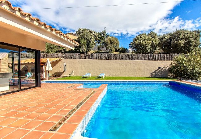 Villa in Caldes De Montbui - Stunning modern villa - just half hour to Barcelona! Villa in Caldes De Montbui - Stunning modern villa - just half hour to Barcelona!