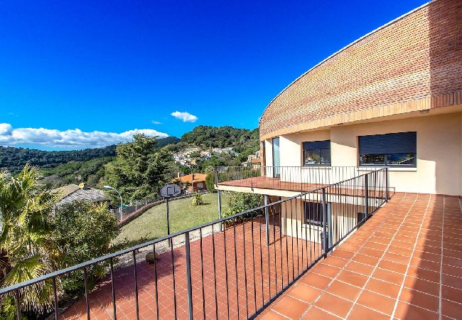 Villa in Caldes De Montbui - Stunning modern villa - just half hour to Barcelona! Villa in Caldes De Montbui - Stunning modern villa - just half hour to Barcelona!