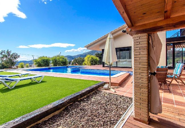 Villa in Caldes De Montbui - Stunning modern villa - just half hour to Barcelona! Villa in Caldes De Montbui - Stunning modern villa - just half hour to Barcelona!