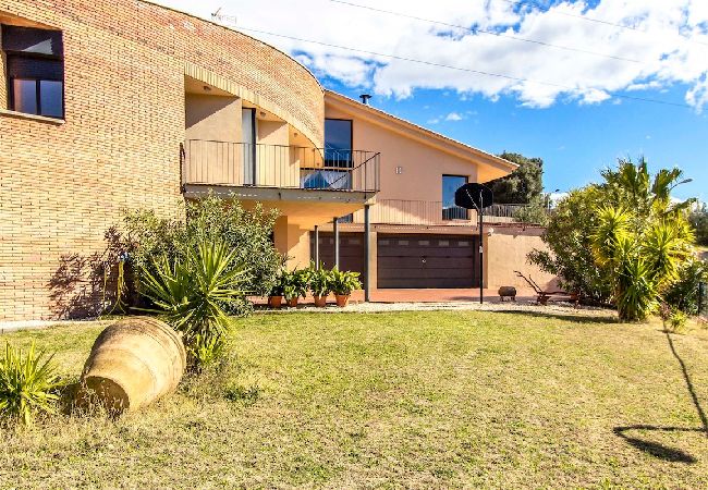 Villa in Caldes De Montbui - Stunning modern villa - just half hour to Barcelona! Villa in Caldes De Montbui - Stunning modern villa - just half hour to Barcelona!