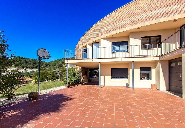 Villa in Caldes De Montbui - Stunning modern villa - just half hour to Barcelona! Villa in Caldes De Montbui - Stunning modern villa - just half hour to Barcelona!
