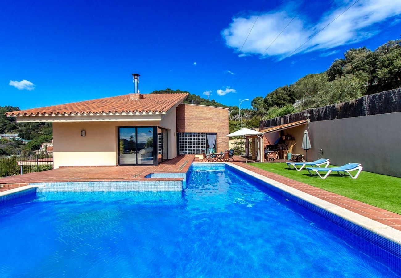 Villa in Caldes De Montbui - Stunning modern villa - just half hour to Barcelona!