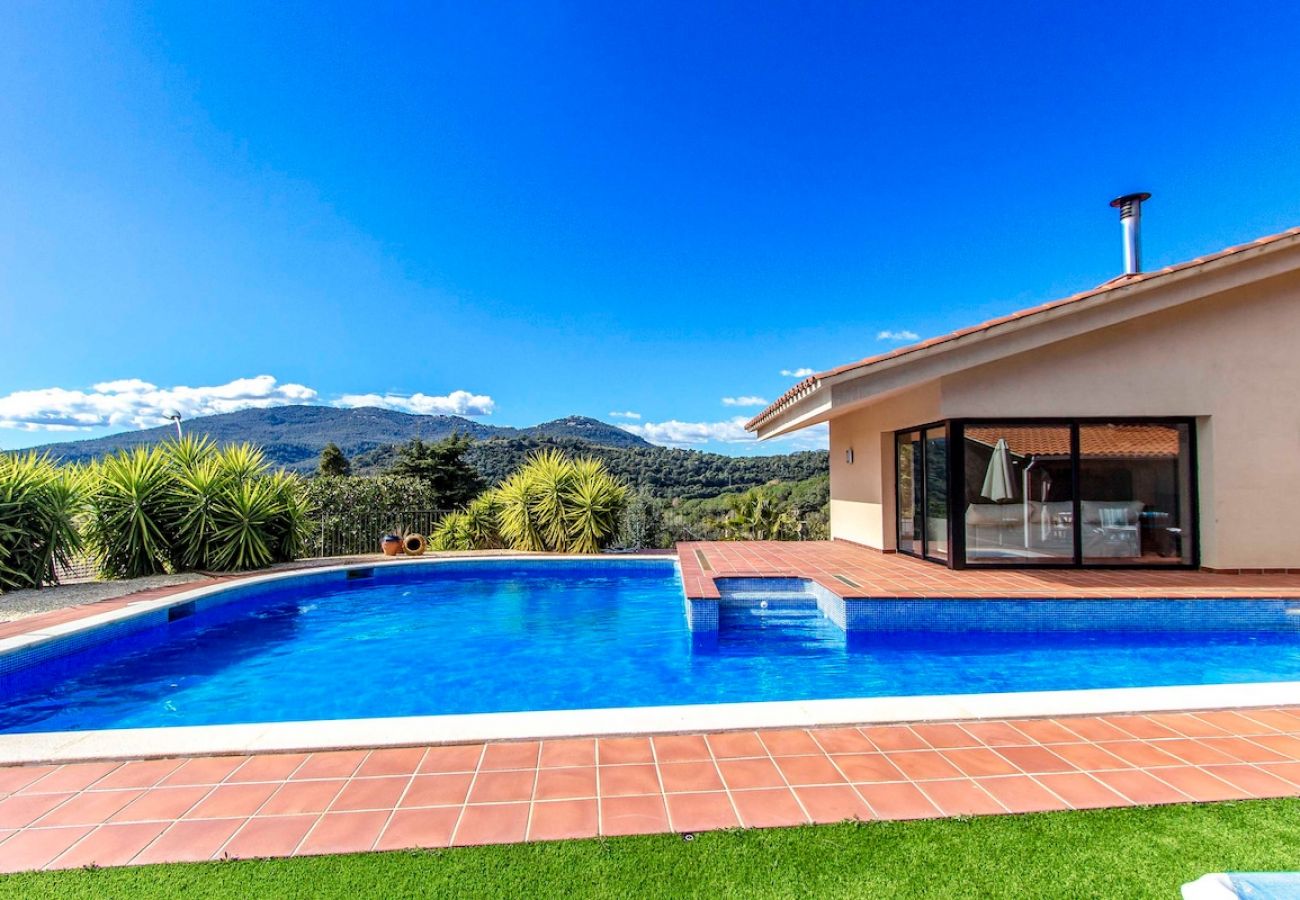 Villa in Caldes De Montbui - Stunning modern villa - just half hour to Barcelona!