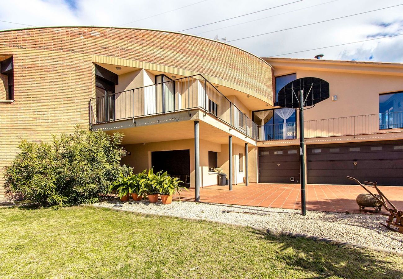 Villa in Caldes De Montbui - Stunning modern villa - just half hour to Barcelona!
