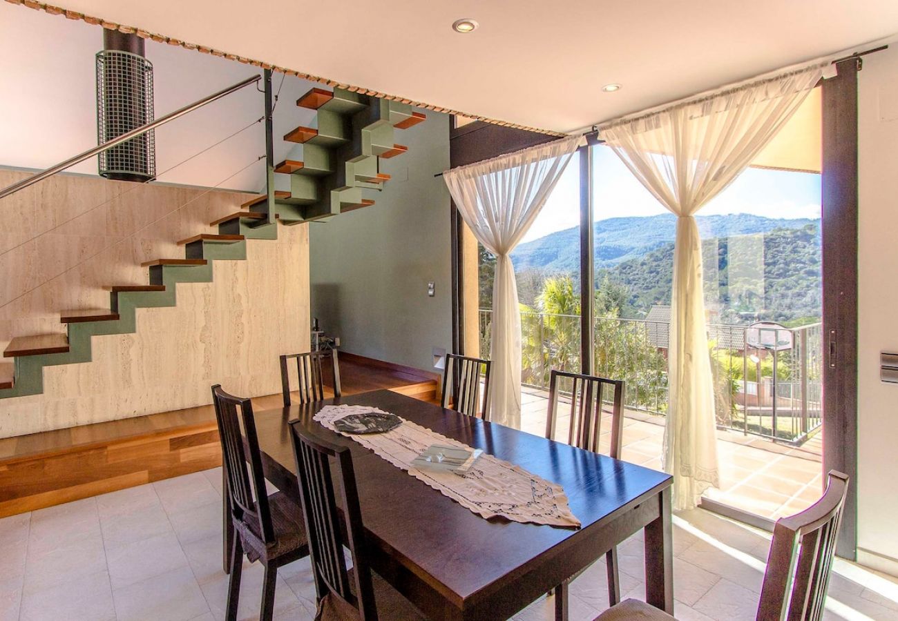 Villa in Caldes De Montbui - Stunning modern villa - just half hour to Barcelona!