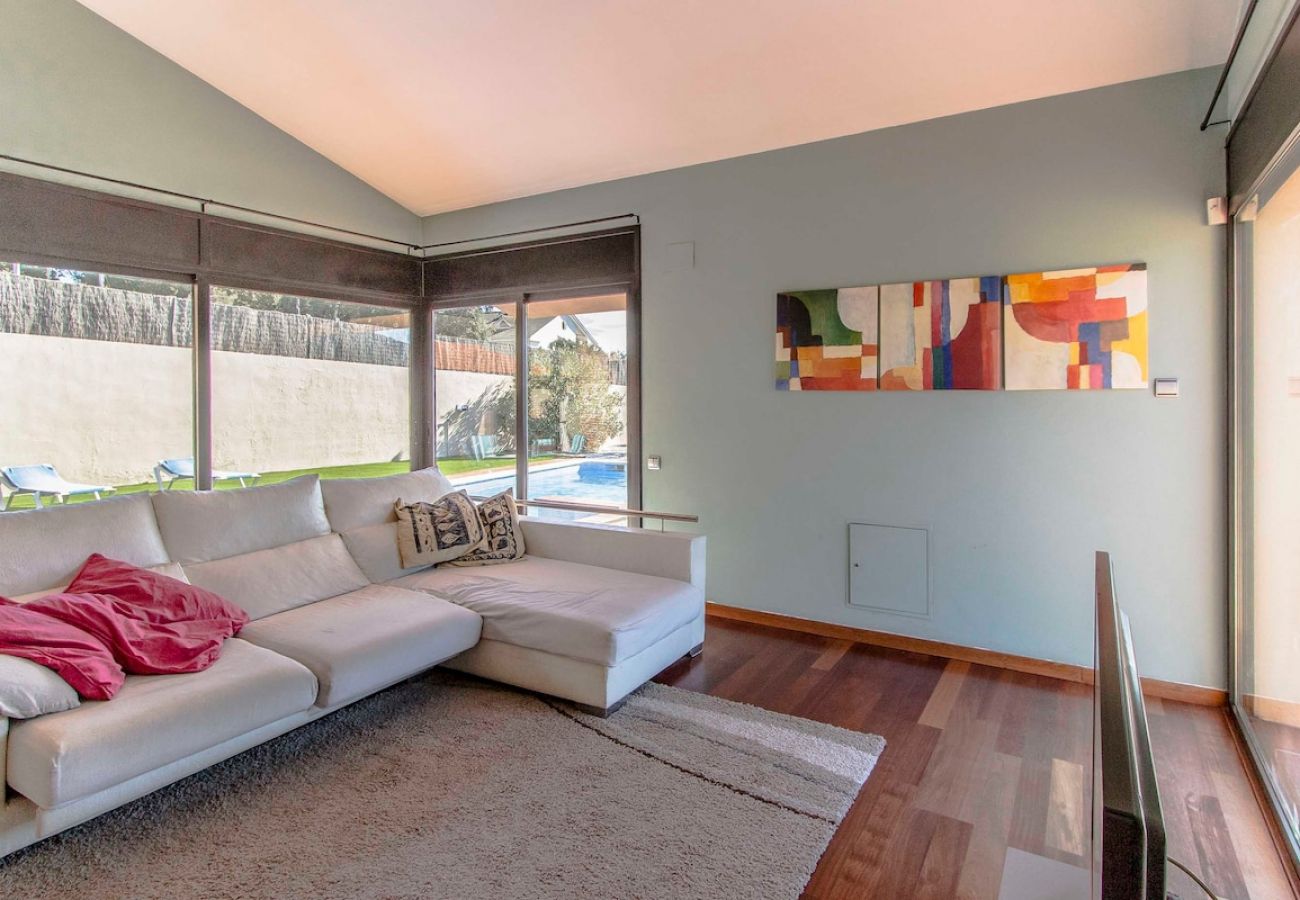 Villa in Caldes De Montbui - Stunning modern villa - just half hour to Barcelona!