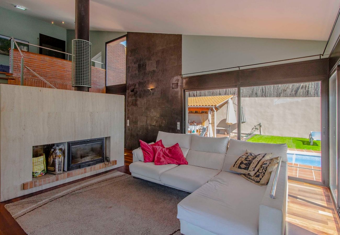 Villa in Caldes De Montbui - Stunning modern villa - just half hour to Barcelona!