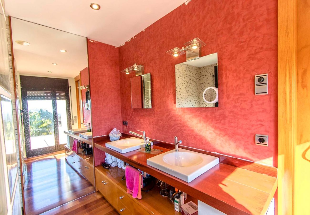 Villa in Caldes De Montbui - Stunning modern villa - just half hour to Barcelona!
