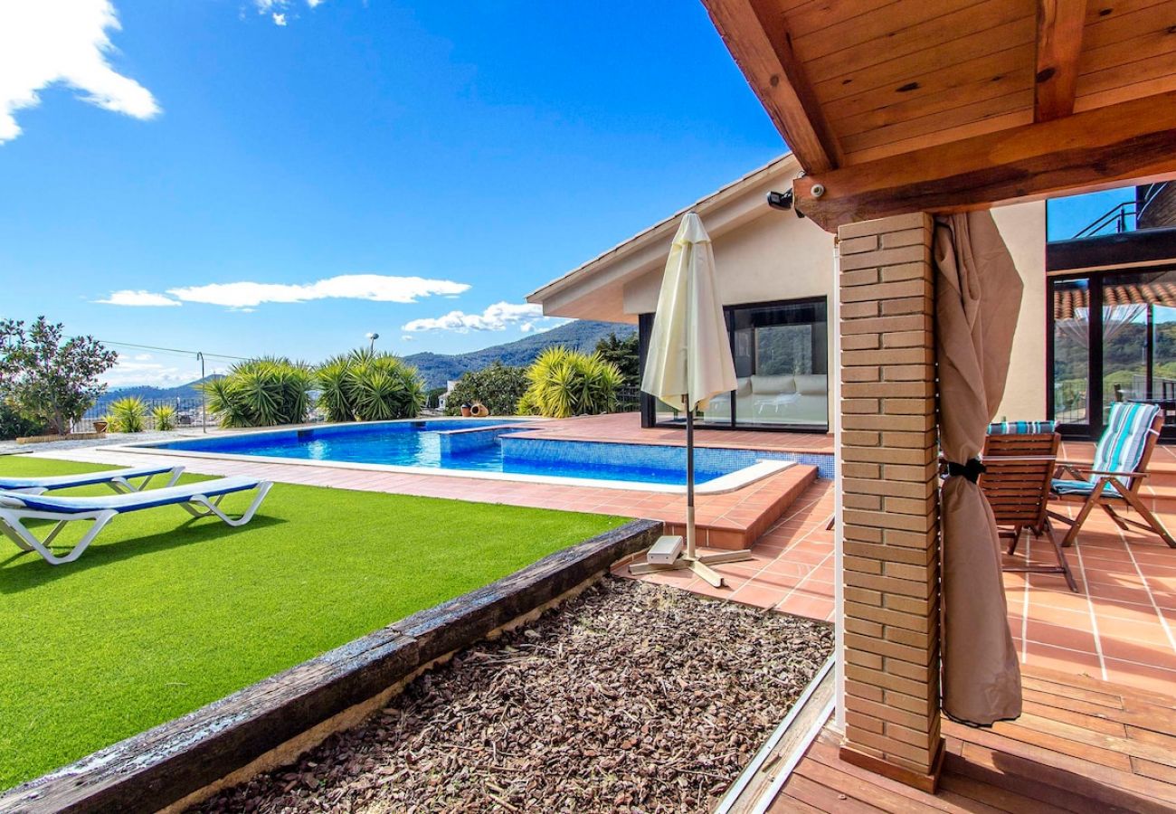 Villa in Caldes De Montbui - Stunning modern villa - just half hour to Barcelona!