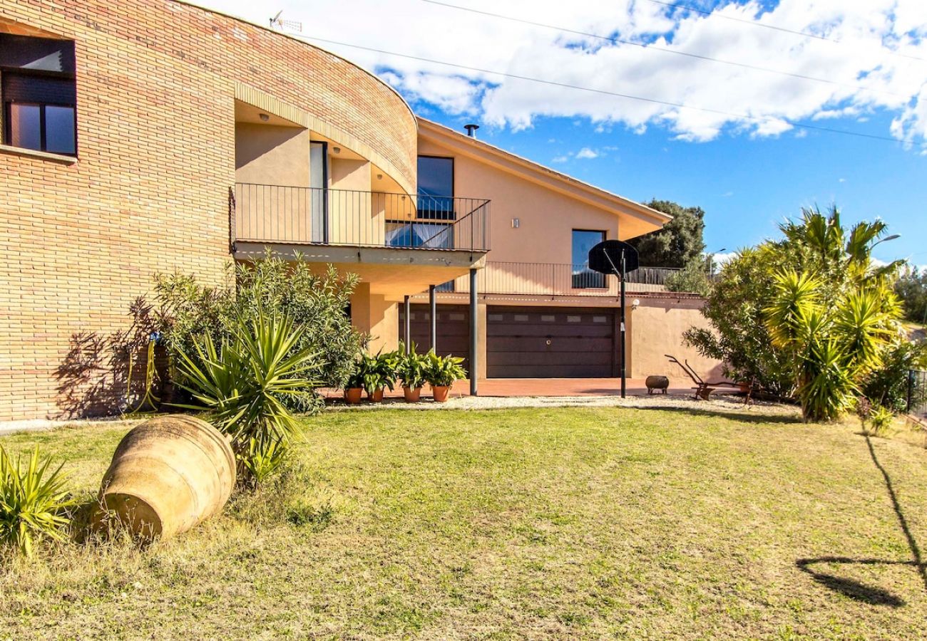Villa in Caldes De Montbui - Stunning modern villa - just half hour to Barcelona!