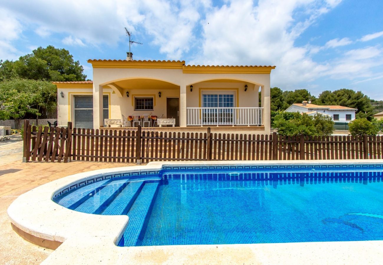 Villa in El Vendrell - Villa Borras w/ private pool, 3km to beach!