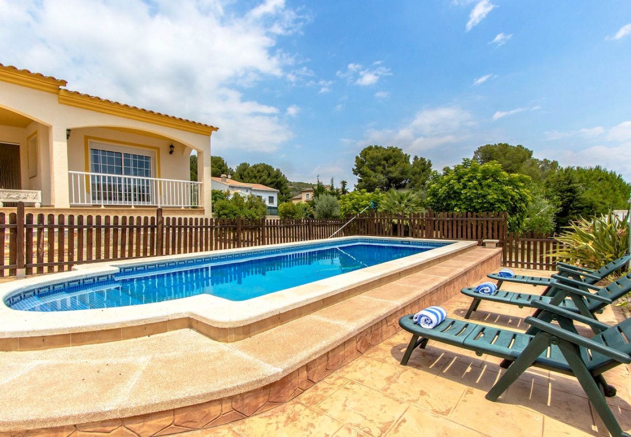 Villa in El Vendrell - Villa Borras w/ private pool, 3km to beach!