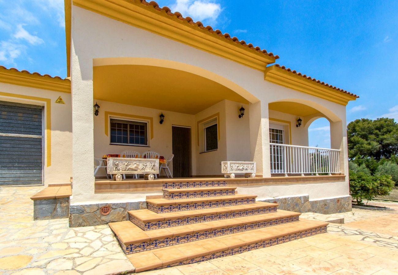 Villa in El Vendrell - Villa Borras w/ private pool, 3km to beach!