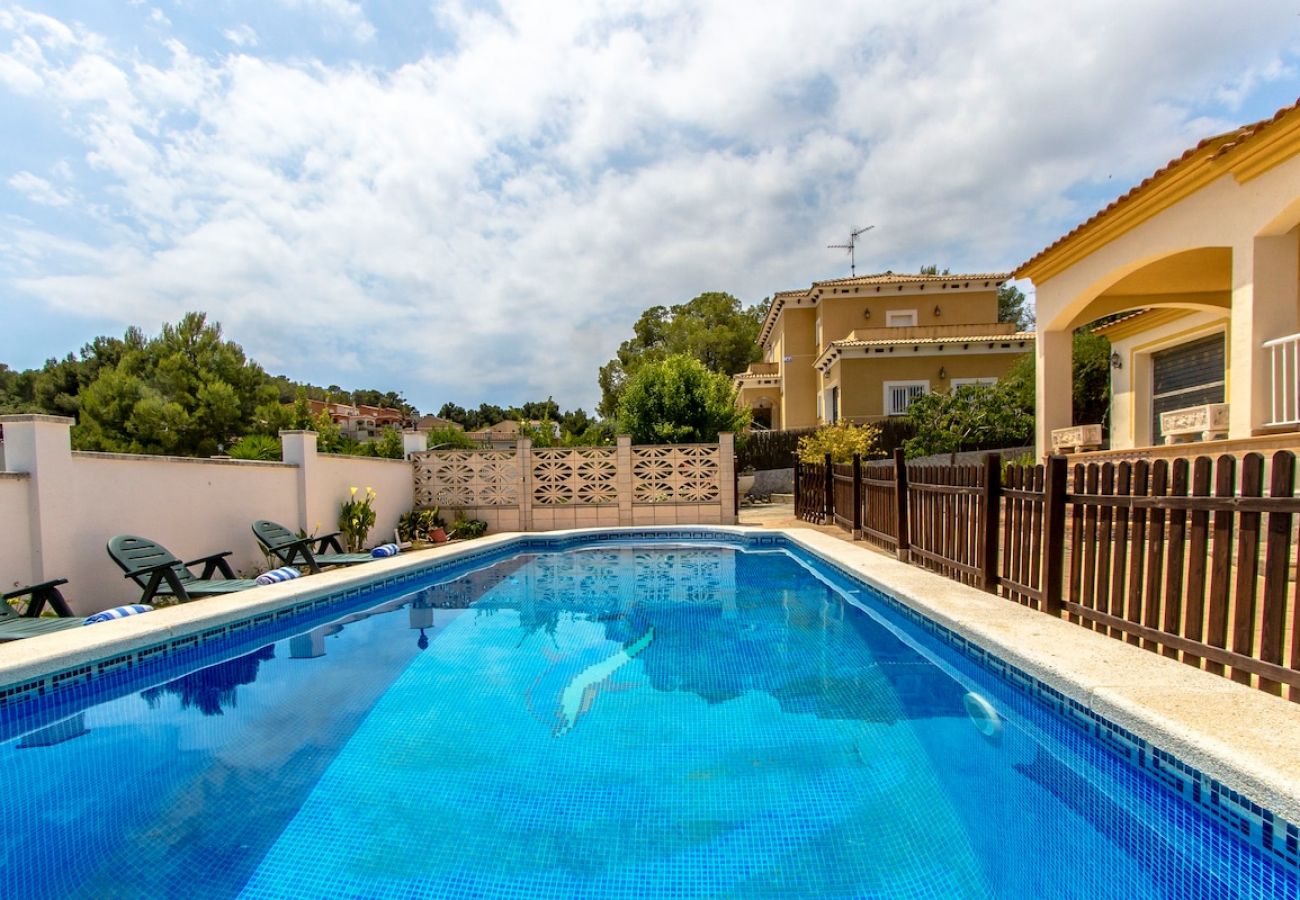 Villa in El Vendrell - Villa Borras w/ private pool, 3km to beach!