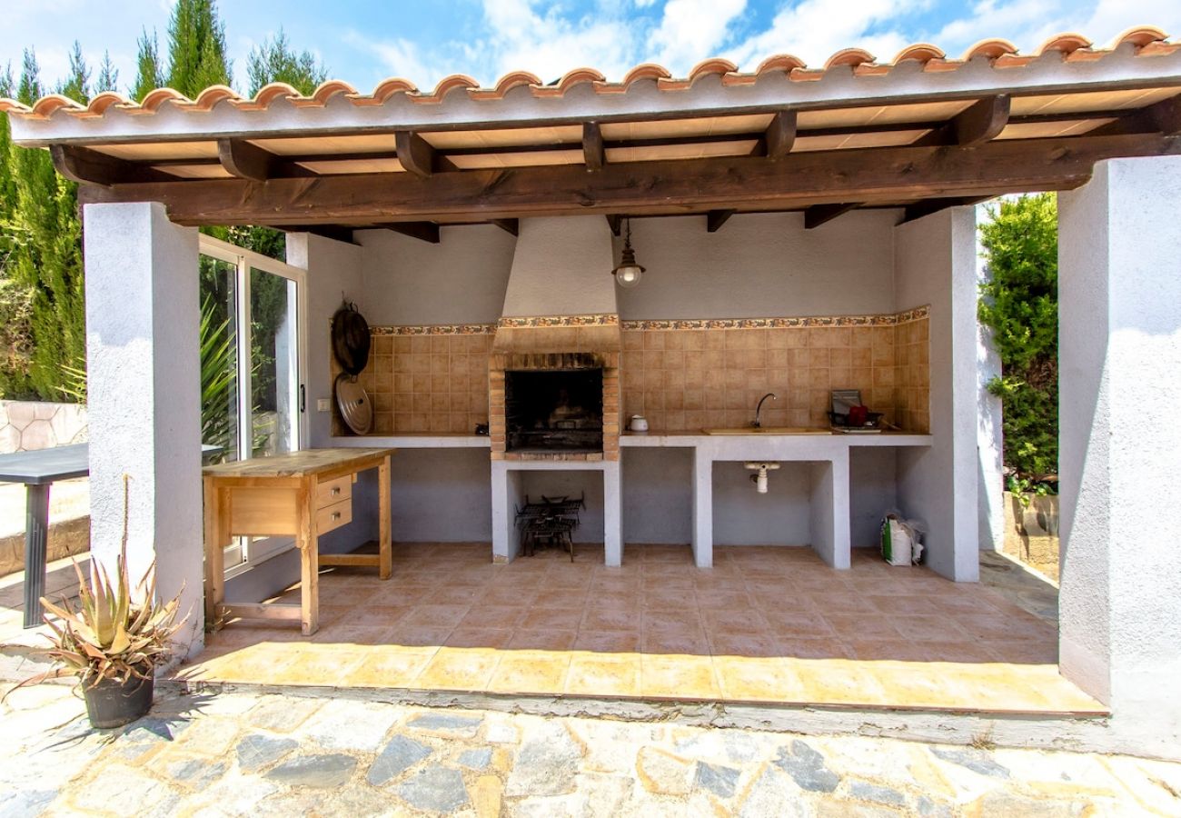 Villa in El Vendrell - Villa Borras w/ private pool, 3km to beach!