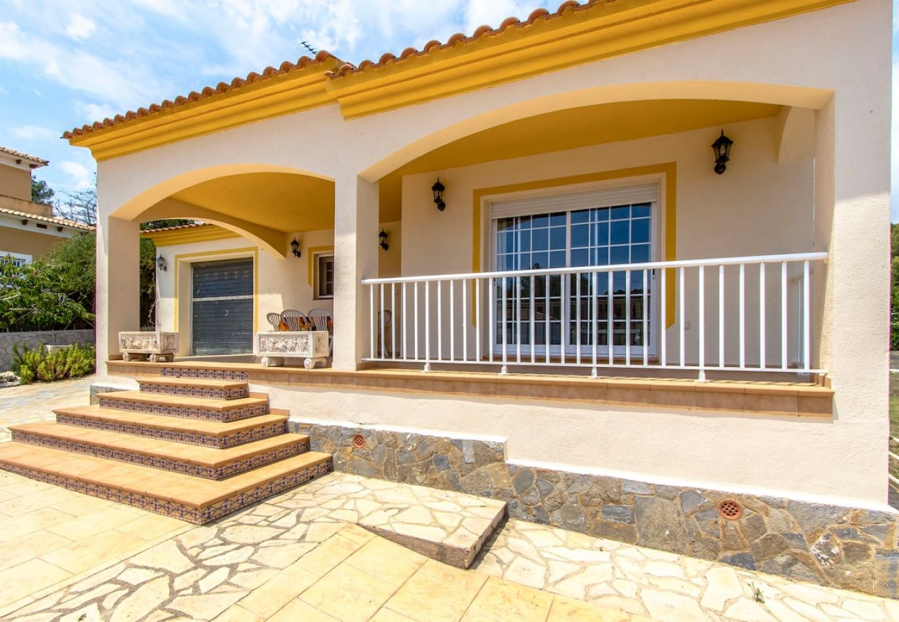 Villa in El Vendrell - Cozy Costa Dorada w/ private pool, 3km to beach!