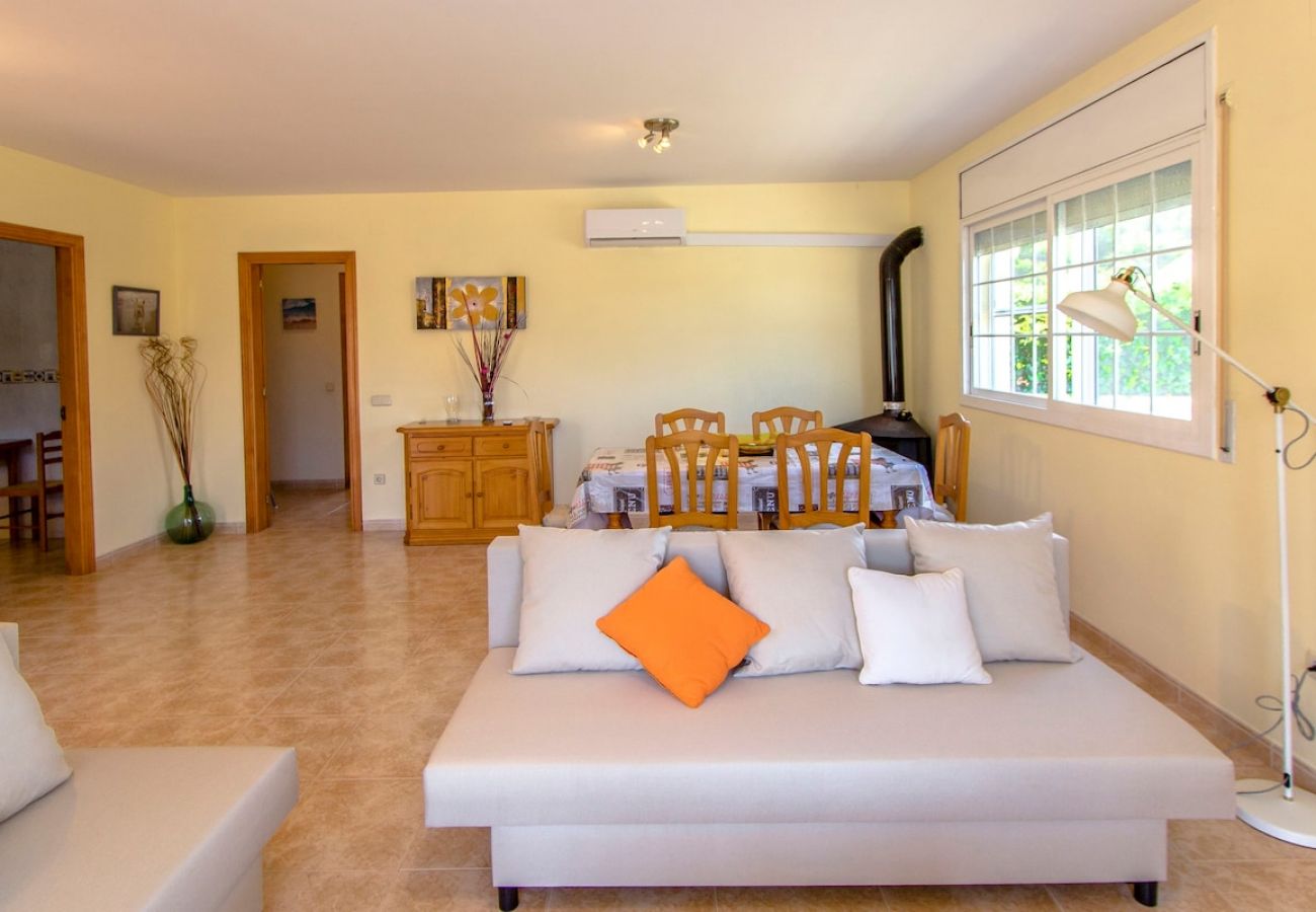 Villa in El Vendrell - Villa Borras w/ private pool, 3km to beach!